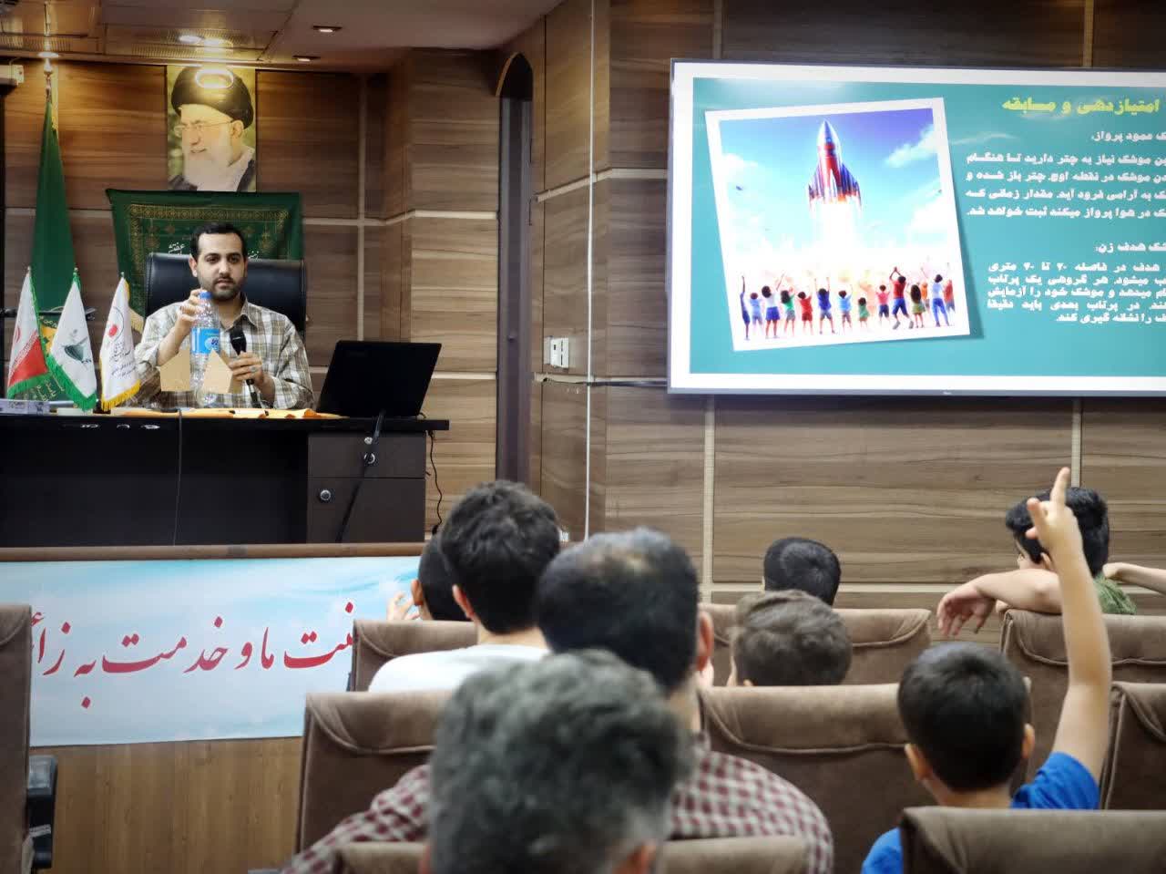 برندگان مسابقه با جوایز خود - تصویر کوچک