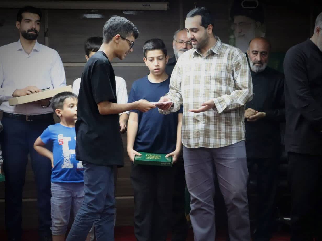 اهدای جوایز به برندگان مسابقه - تصویر کوچک