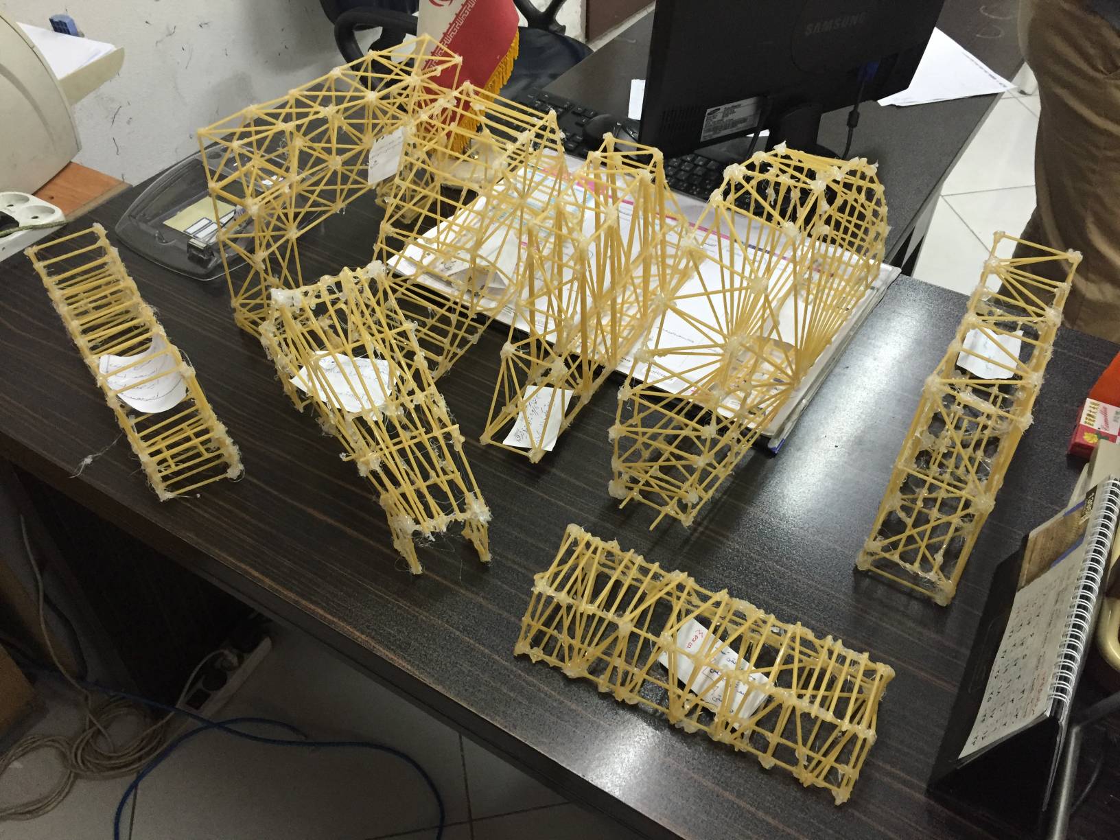 کارگاه پل ماکارونی با حضور دانش‌آموزان - تصویر کوچک