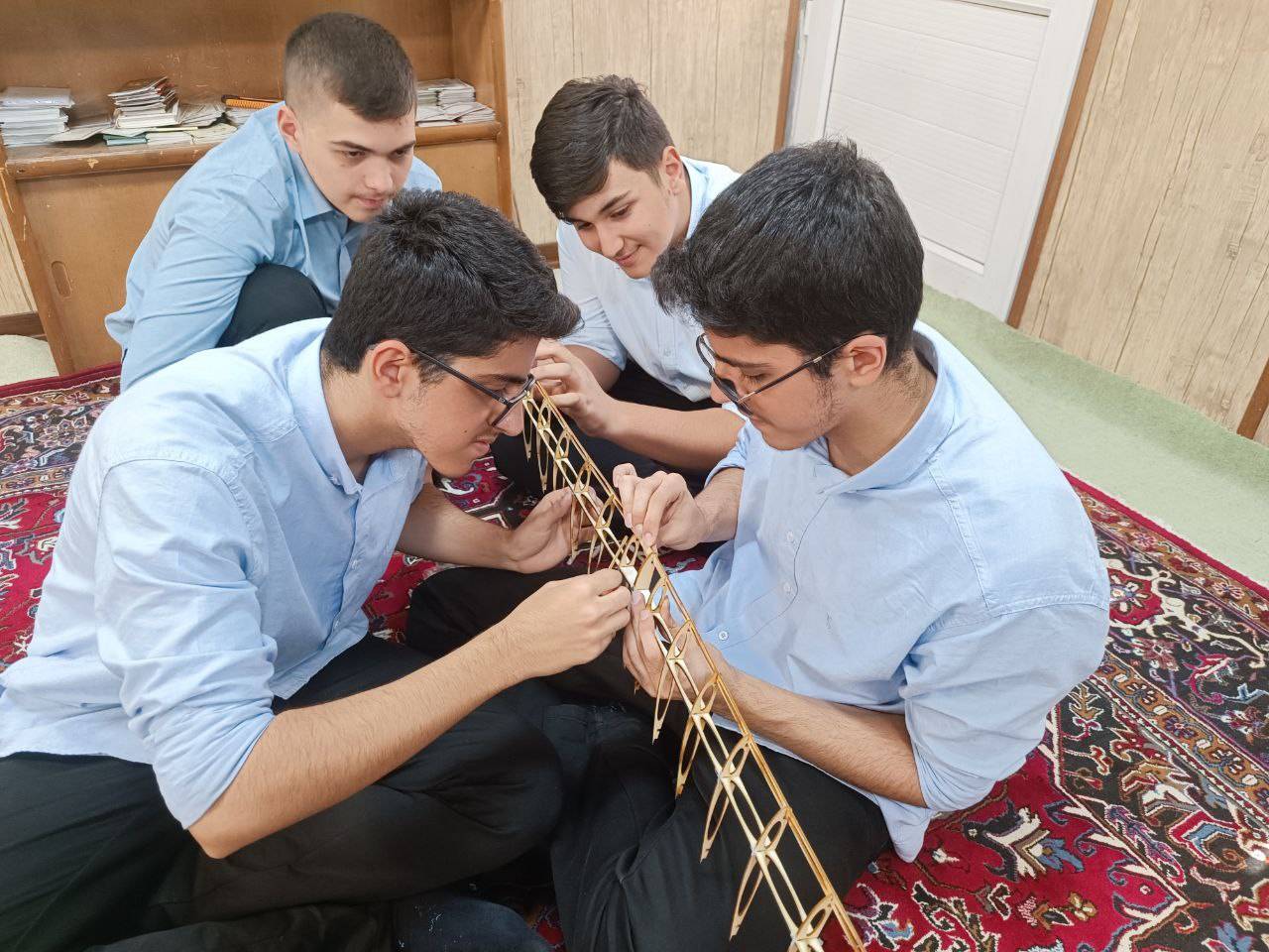 پل ماکارونی در مسابقه نهایی - تصویر کوچک